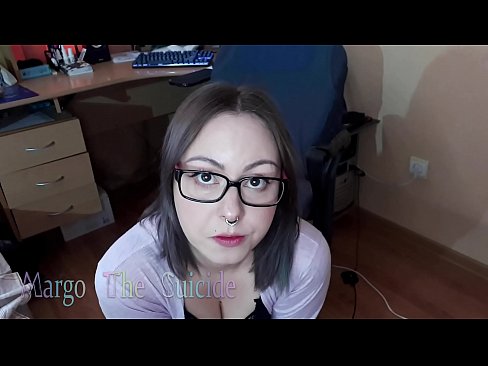 ❤️ Sexy Girl mit Brille saugt Dildo tief vor der Kamera ☑ Porn video bei uns ☑