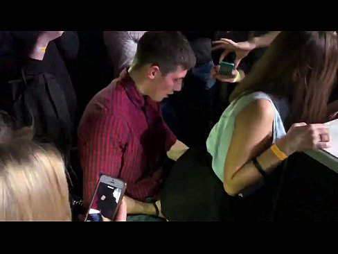 ❤️ Echter Sex in einem russischen Nachtclub. 18-jährige russische Mädchen in den Anus und Vagina gefickt in einem Nachtclub ☑ Porn video bei uns ☑