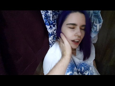❤️ Habe meine Schwester im Schrank gefunden und ihr beim Abspritzen geholfen ☑ Porn video bei uns ☑